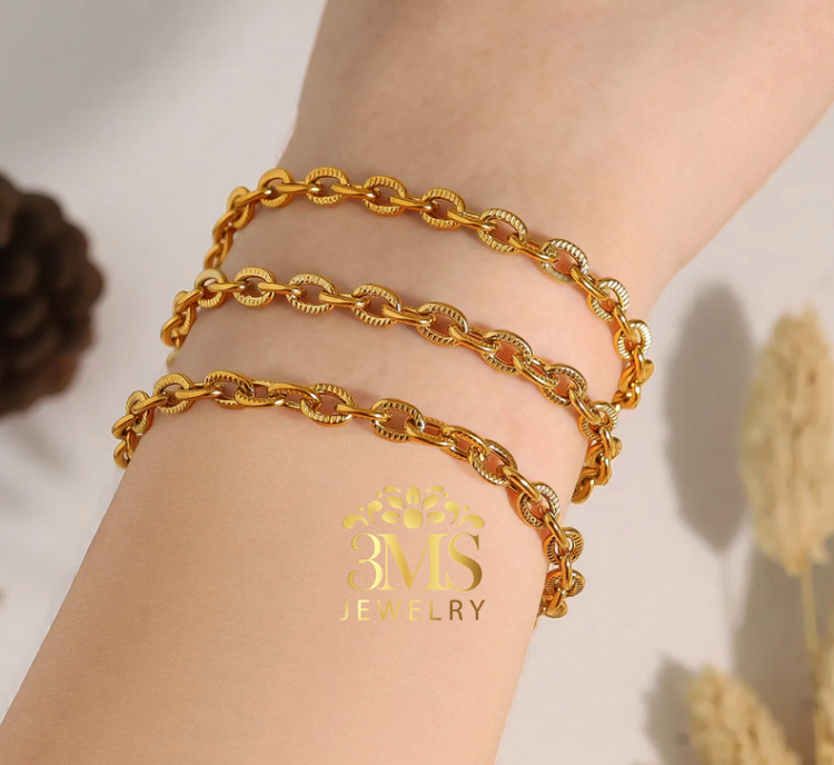 "18K gold link bracelet in titanium steel with gold vermeil - on wearing full view"