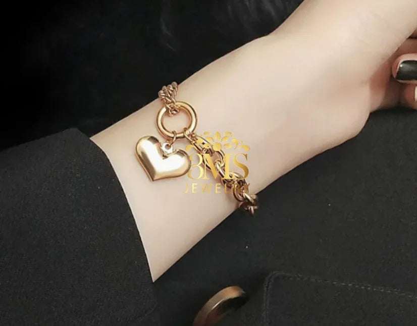 "18K gold chain bracelet with a heart charm in titanium steel with gold vermeil—full wrist view"