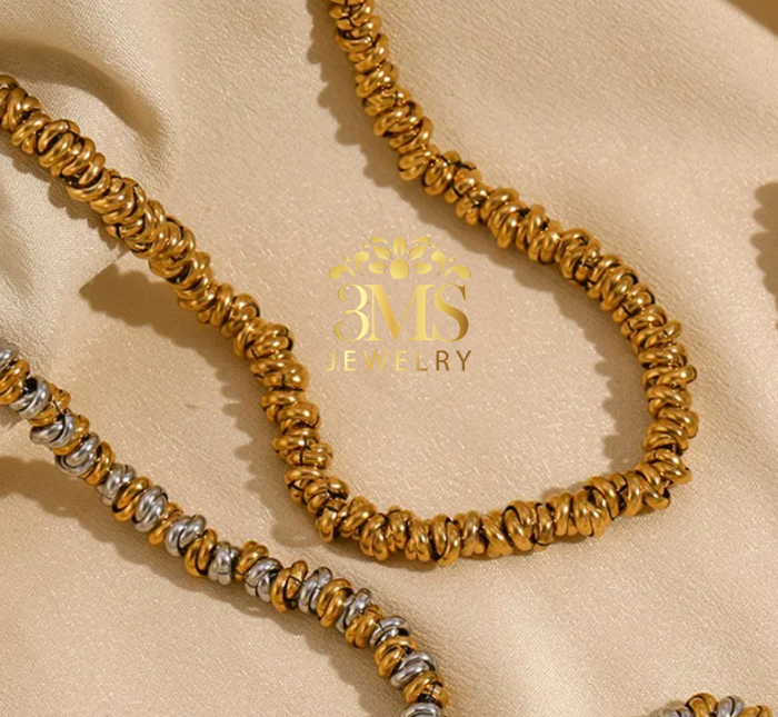 "18K gold necklace in titanium steel with gold vermeil - side front view"