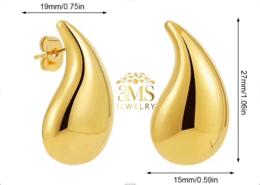 3MS Jewelry polished gold teardrop stud earrings with size dimensions on white background
