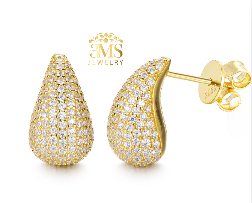 18K Gold moissanite diamond.