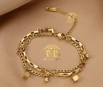 "18K gold chain bracelet with charms in titanium steel with gold vermeil - front side details"