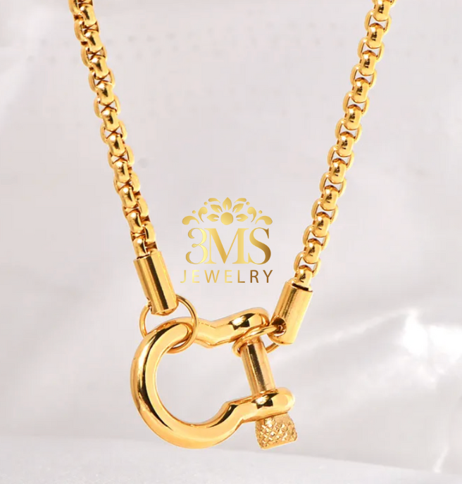"18K gold interlock pendant necklace in titanium steel with gold vermeil- pendant view"