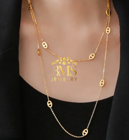 "18K gold two-layer necklace in titanium steel with gold vermeil—wearing neck view"