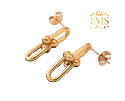 "18K gold earring in titanium steel with gold vermeil—side-by-side details"