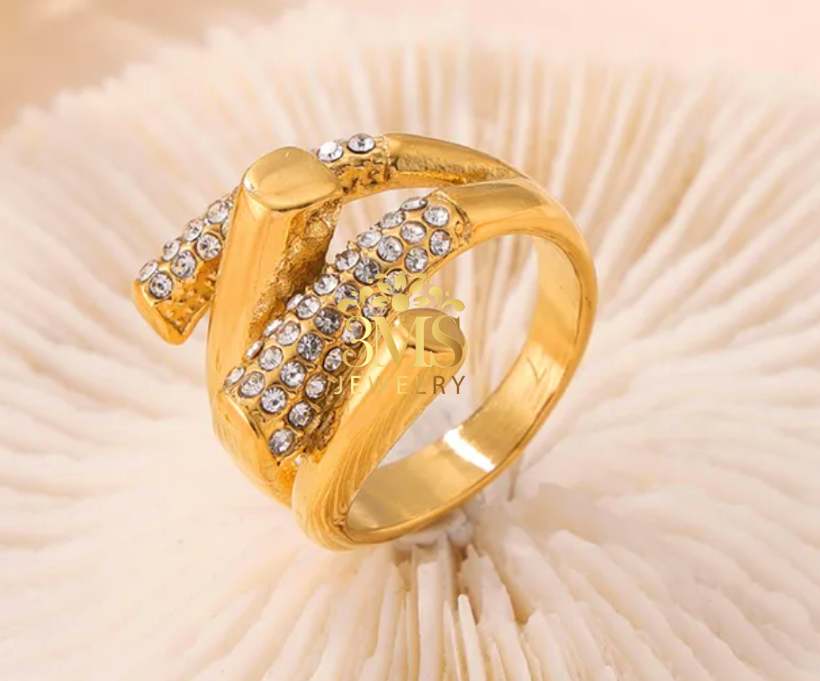 "18K gold with rhinestones ring in titanium steel with gold vermeil—front view"