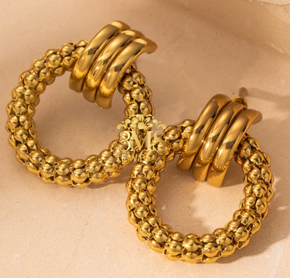 "18K gold hoop earrings in titanium steel with gold vermeil—front-side view"