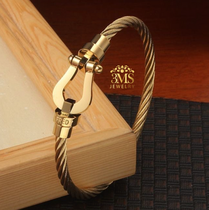 "18K gold bangle in titanium steel with gold vermeil - side details"