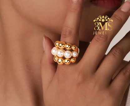 "18K gold statement ring with 6mm and 8mm pearls in titanium steel with gold vermeil - wearing view"
