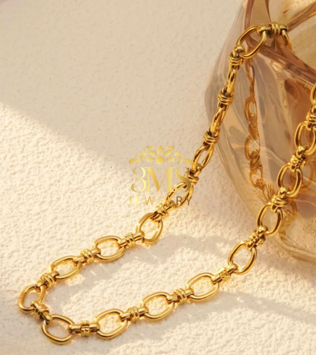 "18K gold interlocked style necklace in titanium steel with gold vermeil—side length details"