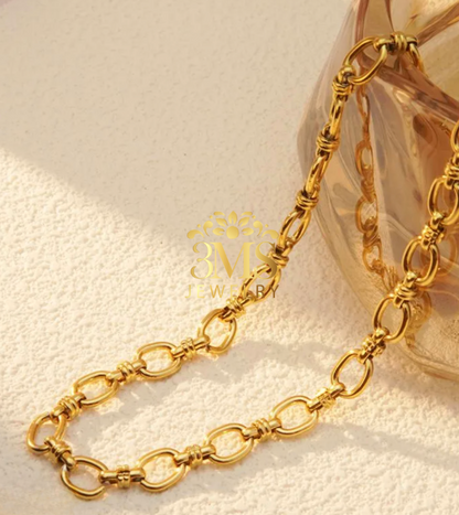 "18K gold interlocked style necklace in titanium steel with gold vermeil—side length details"