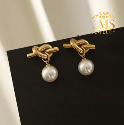 "18K gold earing with 8mm faux pearl in stainless steel with gold vermeil - zoom view"