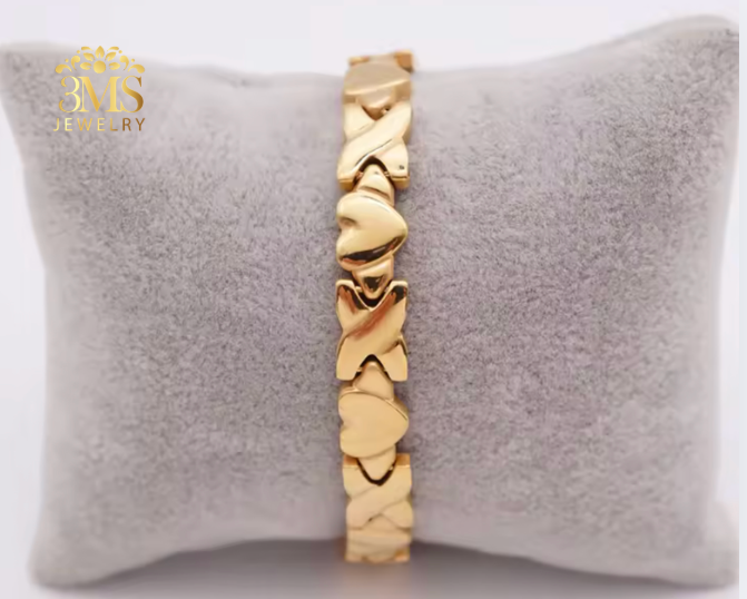 "Gold heart design bracelet in 18k gold vermeil—front side view"