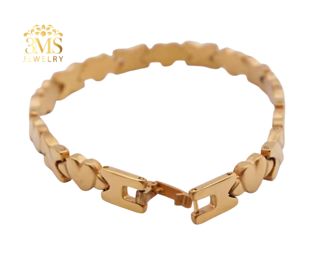 "Gold heart design bracelet in 18k gold vermeil—front lock details"