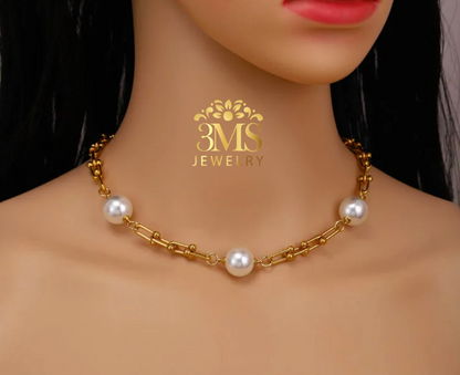 "18K gold necklace with 11mm pearls in stainless steel with gold vermeil—neck-wearing view"