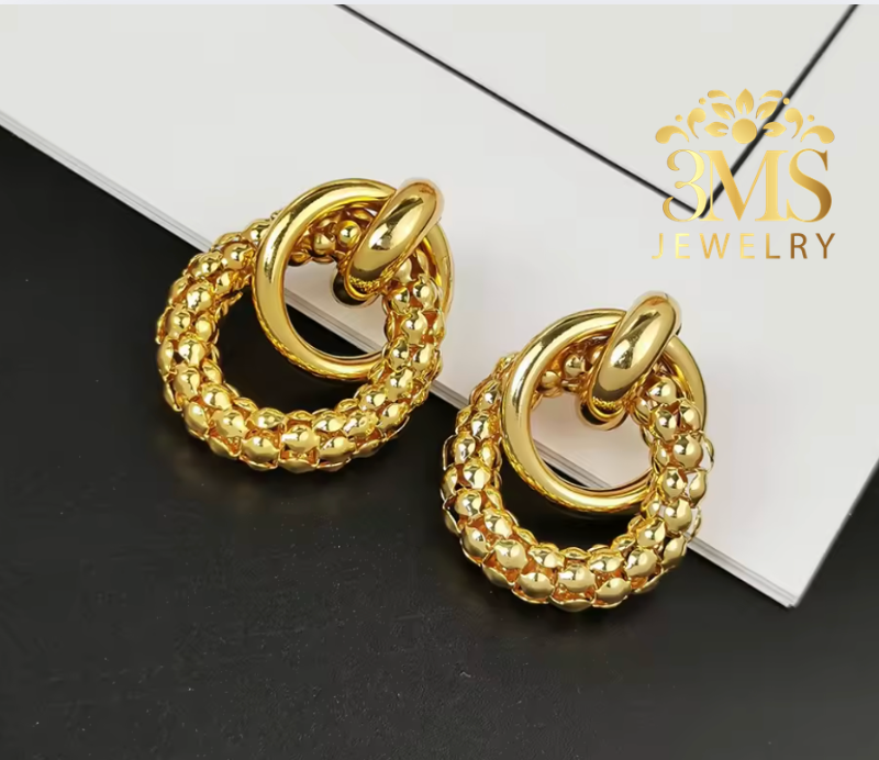 "18K gold hoop earring in titanium steel with gold vermeil—front view"